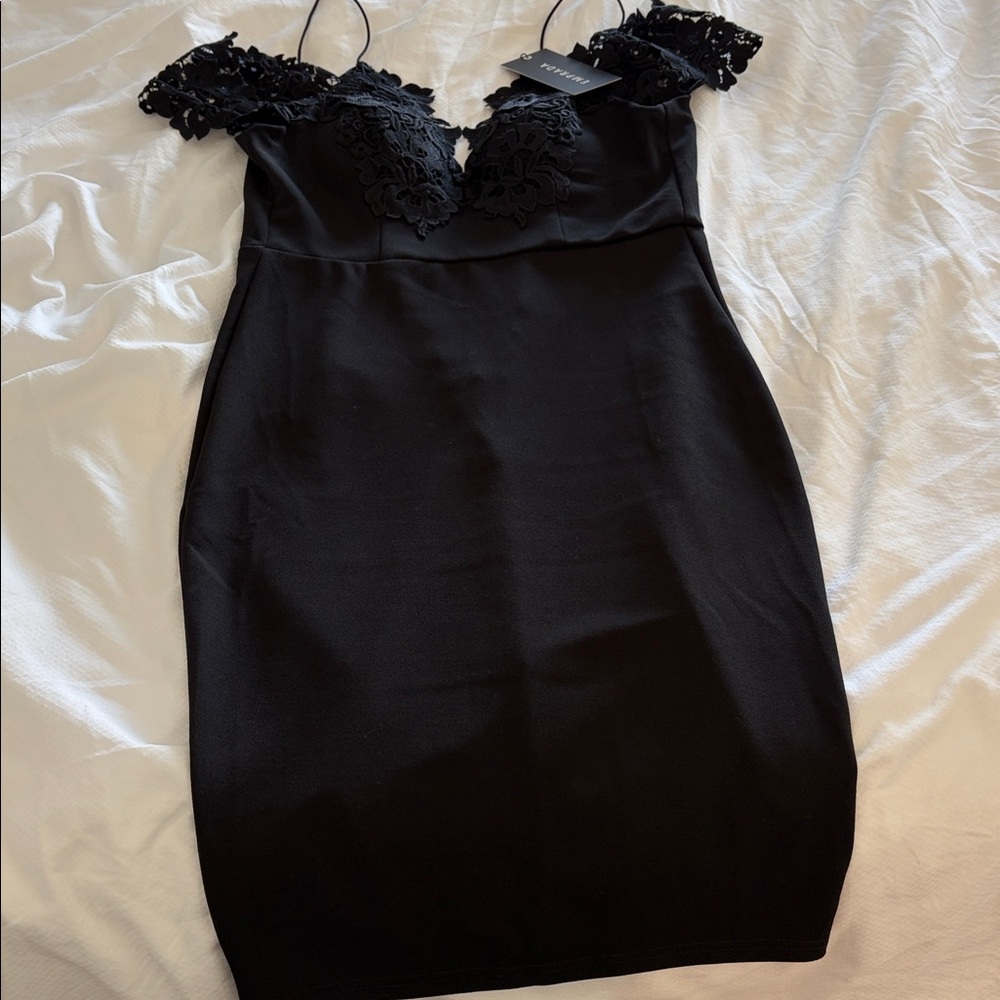 Emprada Lace Off-Shoulder Black Dress Midi